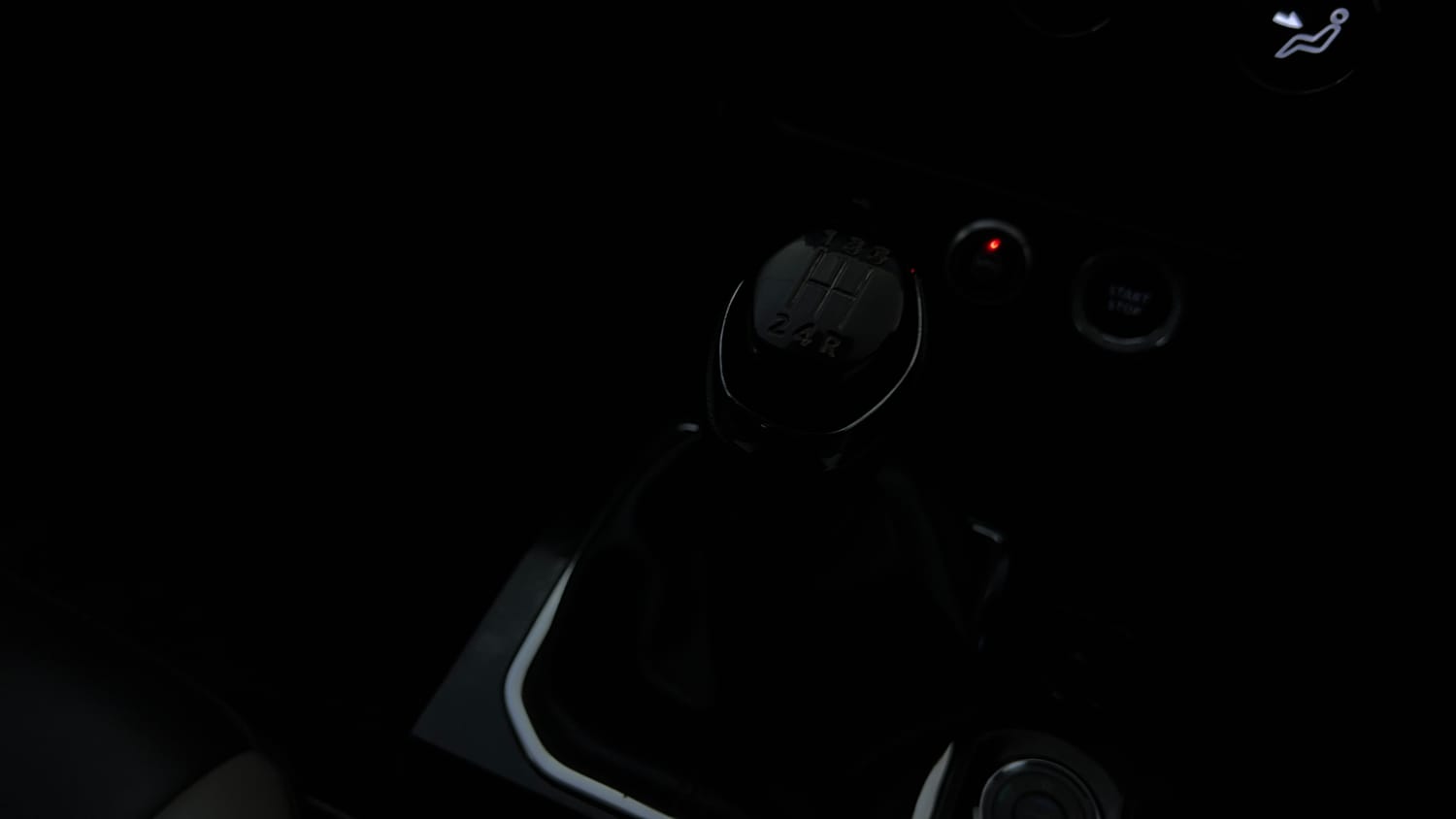 Used 2021 Renault Kiger RXZ 1.0 Turbo MT CNG (Outside Fitted) Cng Manual interior GEAR  KNOB VIEW