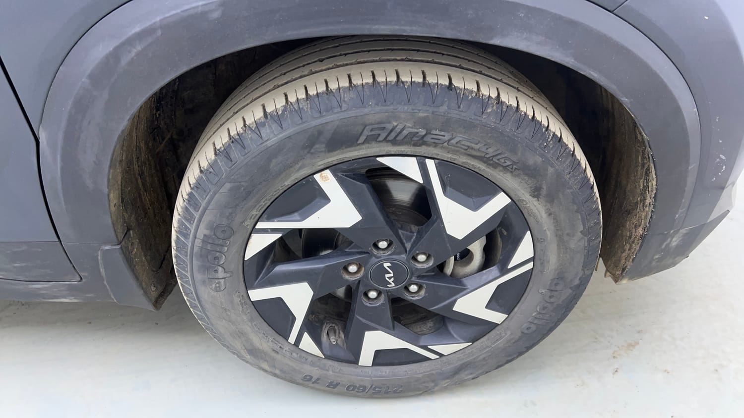 Used 2022 Kia Sonet Anniversary Edition 1.0 DCT Petrol Automatic tyres RIGHT FRONT TYRE RIM VIEW