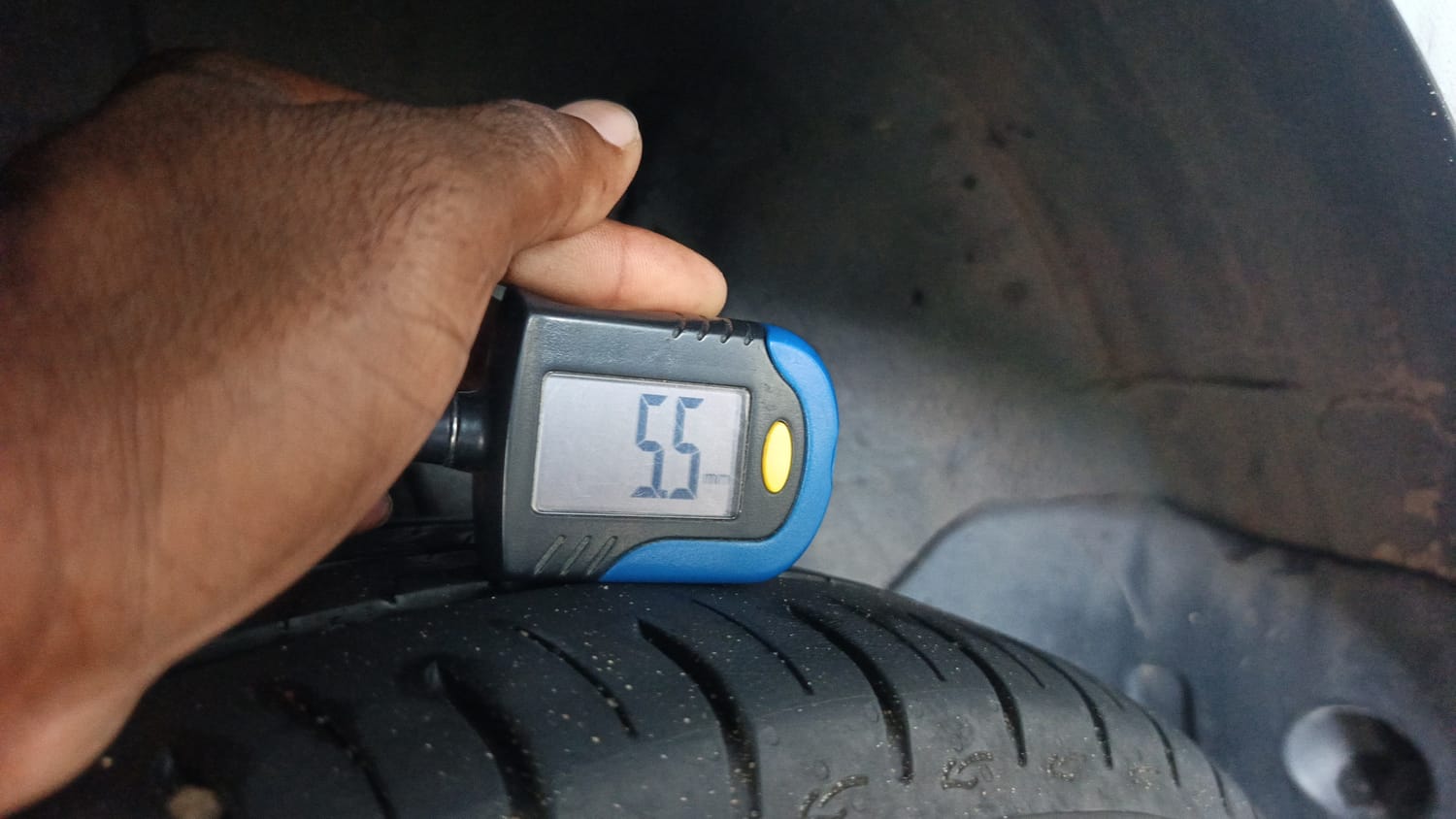 Used 2023 Tata Altroz XZA Plus (S) Dark Edition Petrol Automatic tyres RIGHT REAR TYRE TREAD VIEW