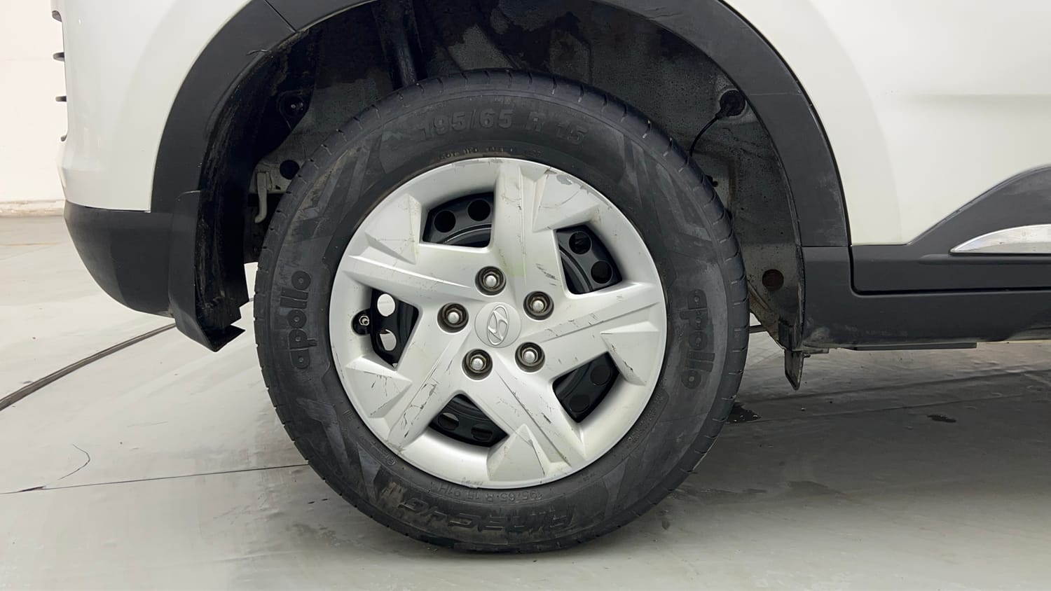 Used 2022 Hyundai Venue SX 1.2 Petrol Petrol Manual tyres RIGHT REAR TYRE RIM VIEW