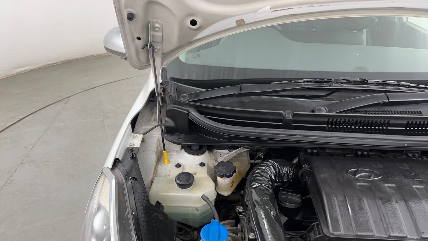 Used 2020 Hyundai Aura SX Plus 1.2 AMT Petrol Petrol Automatic engine ENGINE RIGHT SIDE HINGE & APRON VIEW
