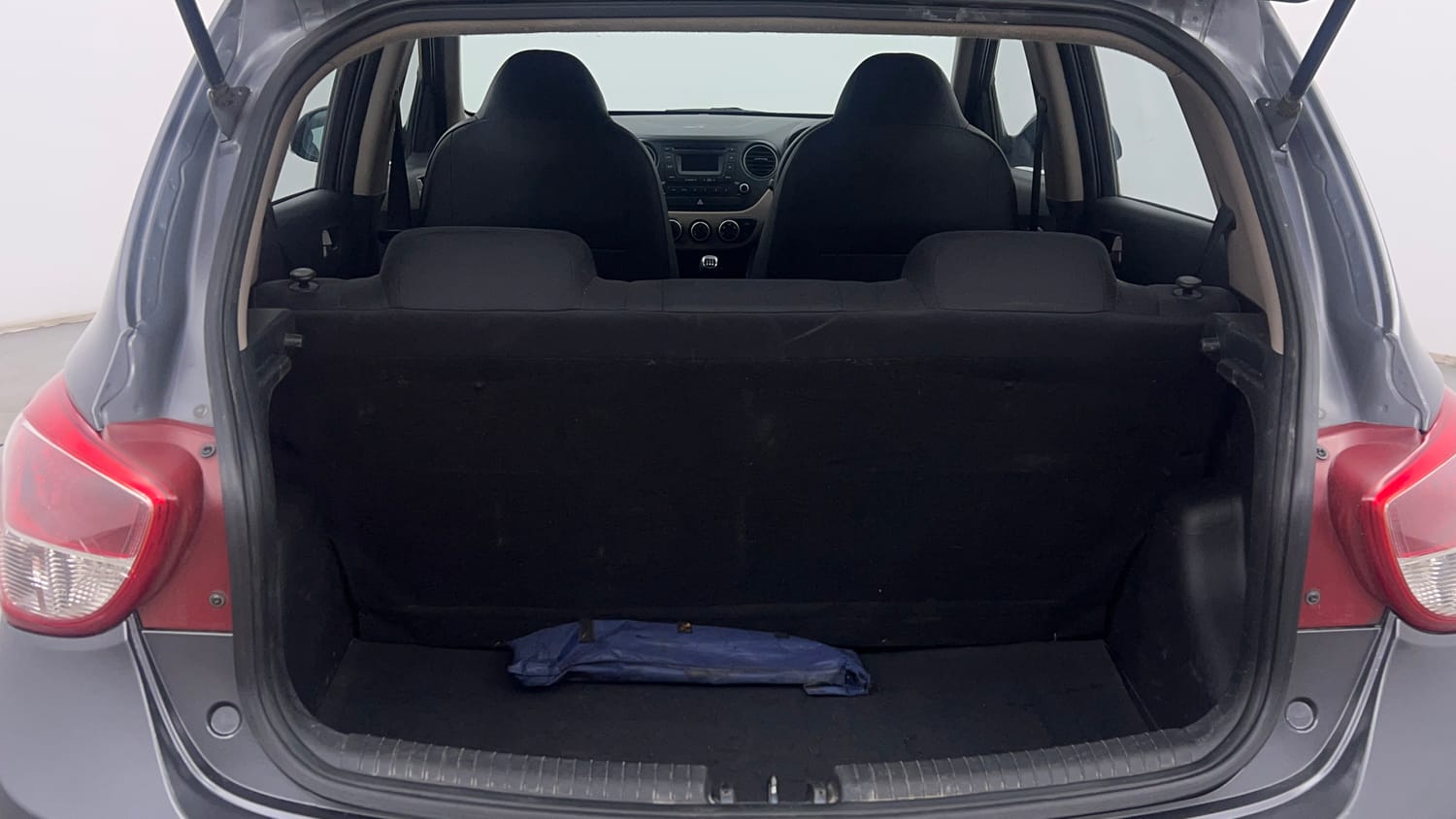 Used 2013 Hyundai Grand i10 Sportz 1.2 Kappa VTVT Petrol Manual interior DICKY INSIDE VIEW