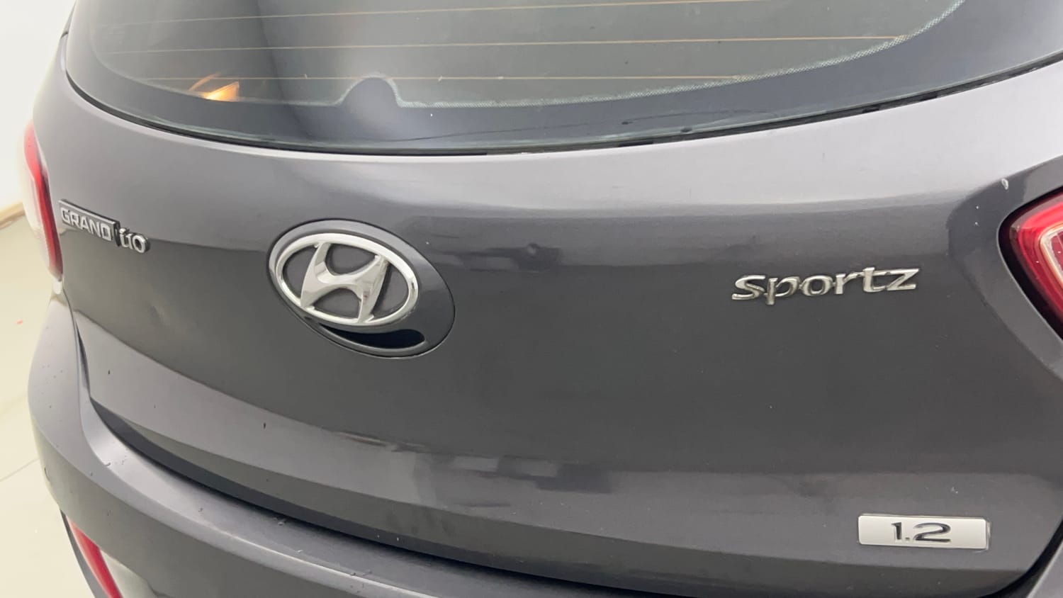 Used 2015 Hyundai Grand i10 Sportz 1.2 Kappa VTVT Petrol Manual dents MINOR DENT