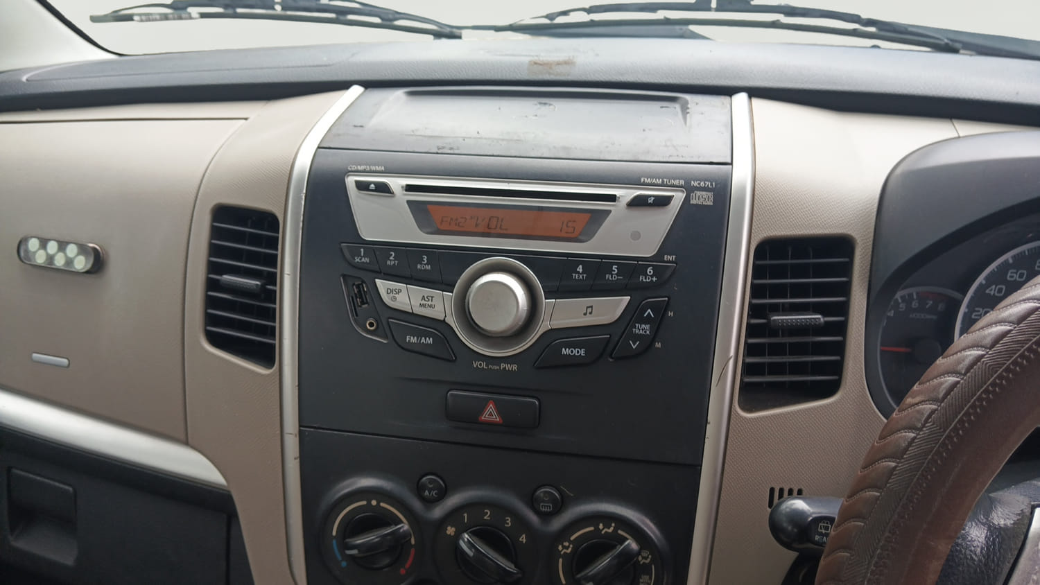 Used 2016 Maruti Suzuki Wagon R VXI Petrol Manual interior MUSIC SYSTEM & AC CONTROL VIEW