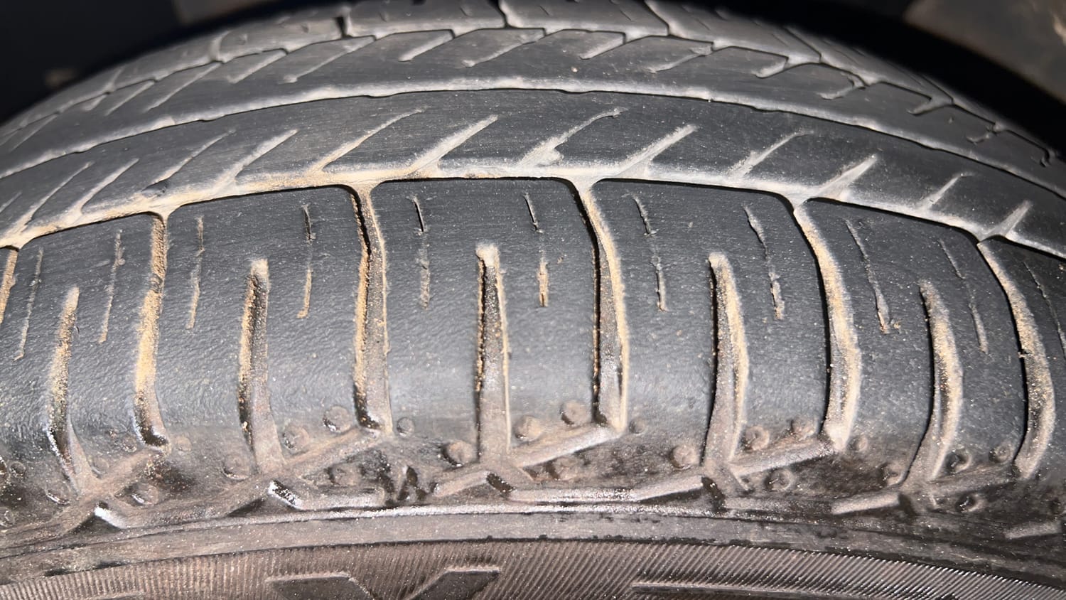 Used 2017 Renault Kwid CLIMBER 1.0 AMT Petrol Automatic tyres LEFT FRONT TYRE TREAD VIEW