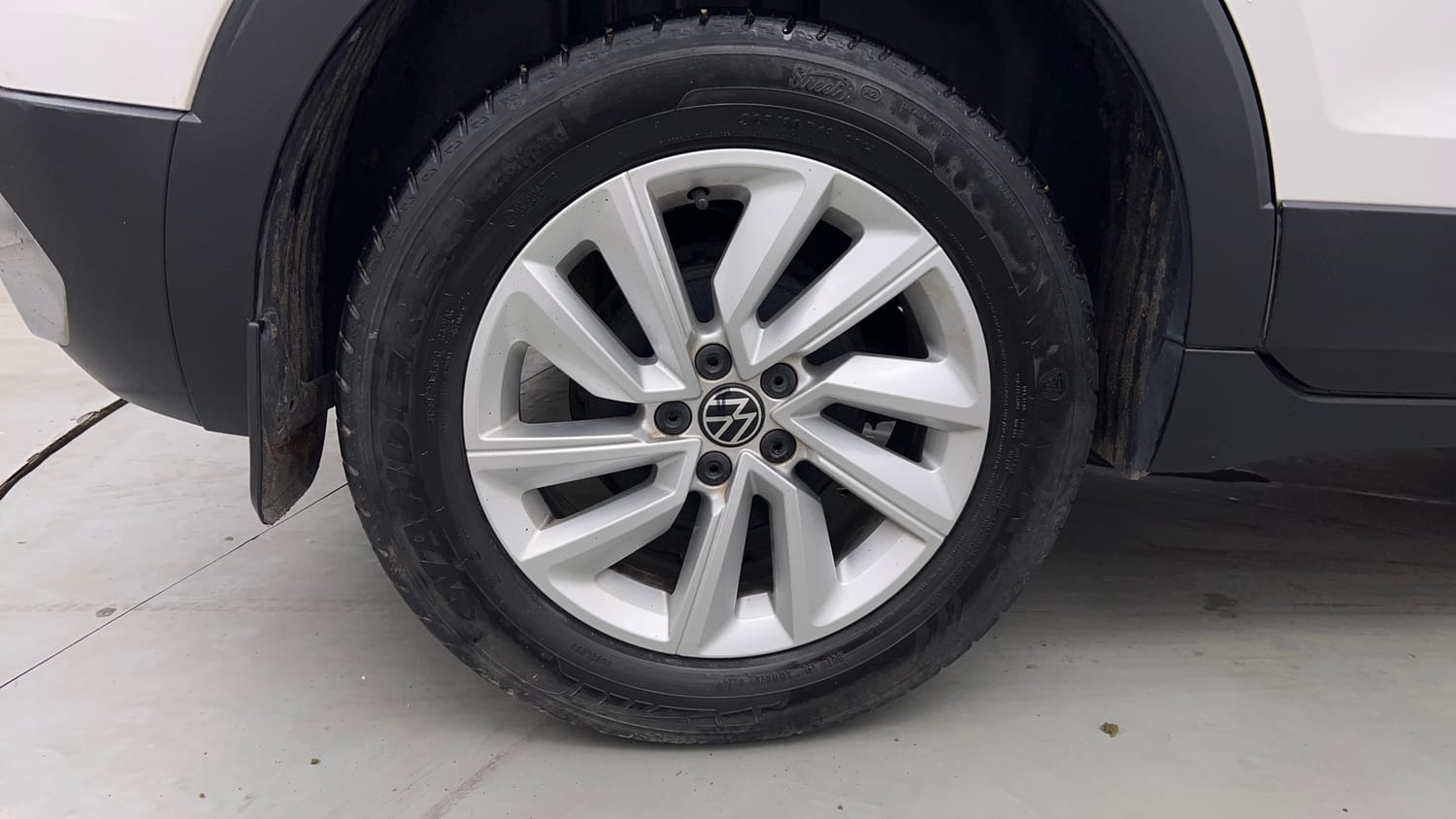 Used 2024 Volkswagen Taigun Highline 1.0 TSI MT Petrol Manual tyres RIGHT REAR TYRE RIM VIEW