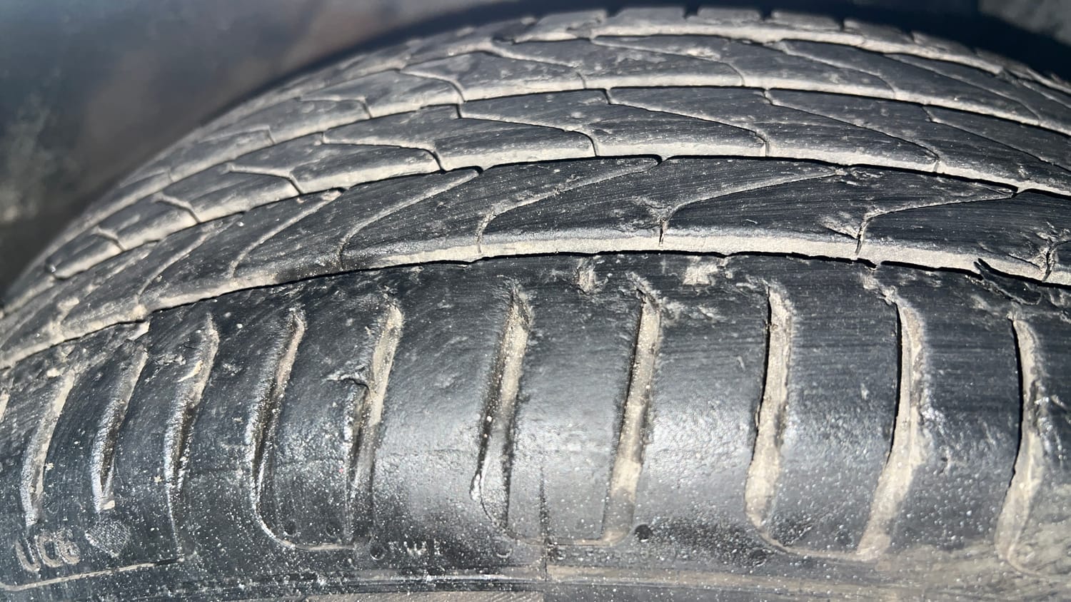 Used 2015 Honda City VX CVT Petrol Automatic tyres RIGHT FRONT TYRE TREAD VIEW