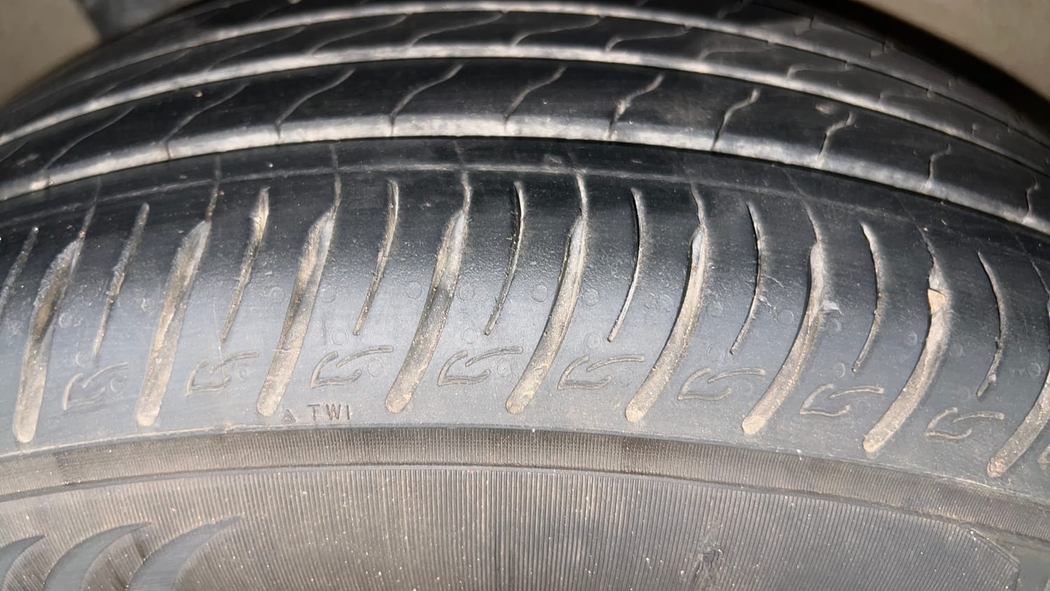 Used 2024 Hyundai Venue N-Line N8 DCT Petrol Automatic tyres RIGHT REAR TYRE TREAD VIEW