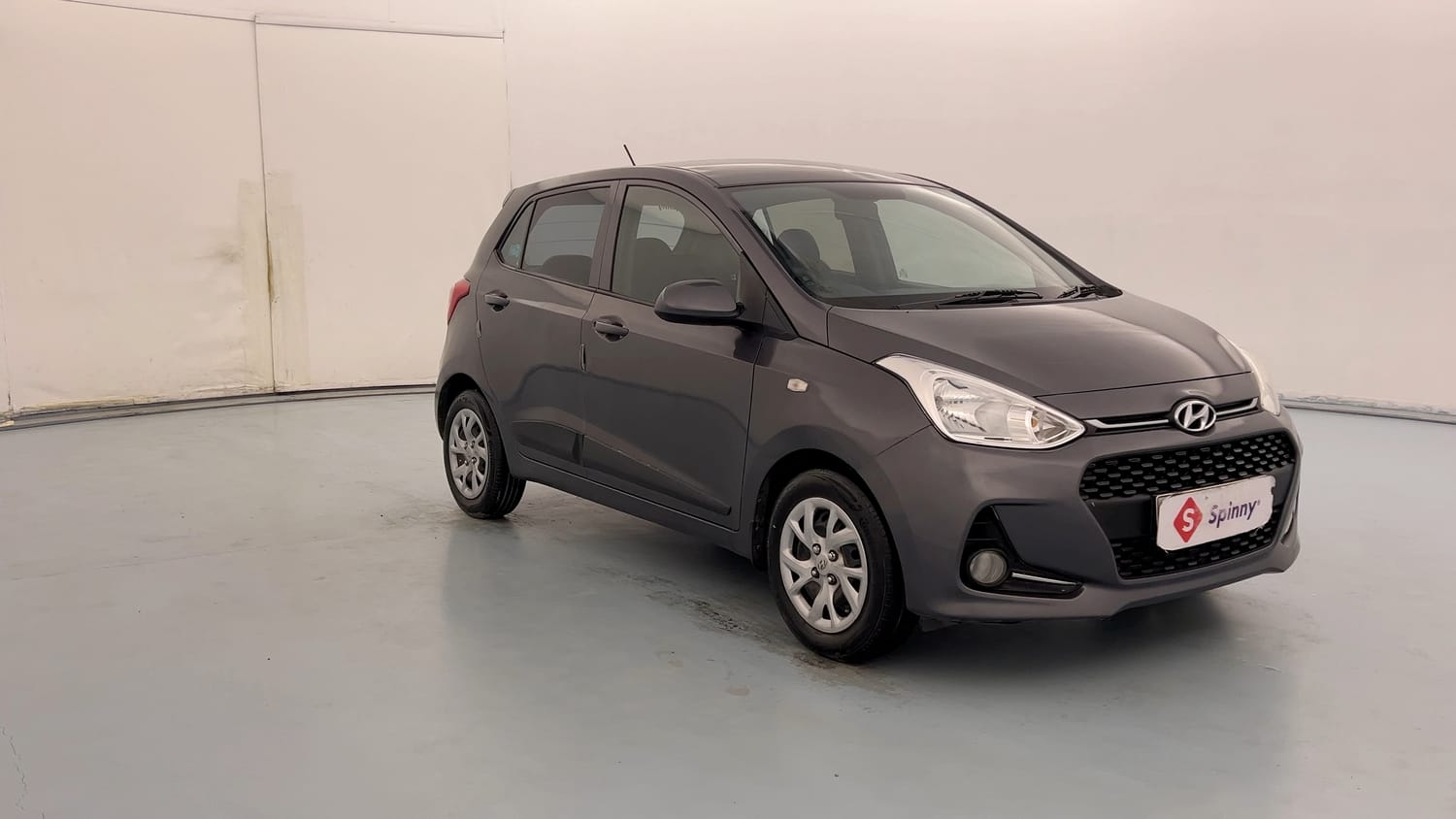 Used 2017 Hyundai Grand i10 Magna 1.2 Kappa VTVT Petrol Manual exterior RIGHT FRONT CORNER VIEW