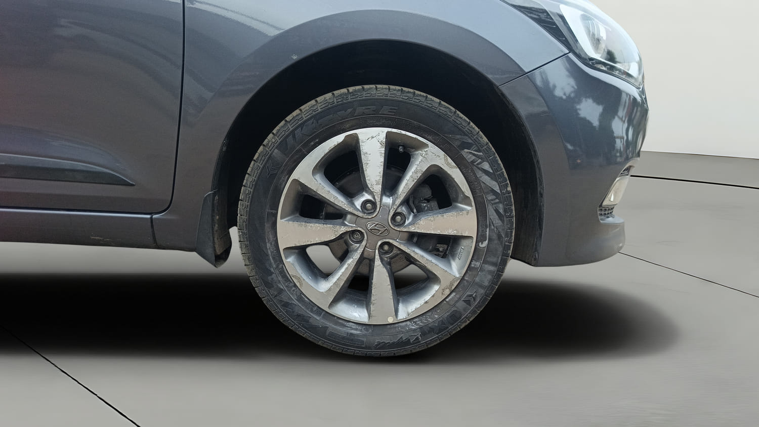 Used 2018 Hyundai Elite i20 Asta 1.2 Petrol Manual tyres RIGHT FRONT TYRE RIM VIEW