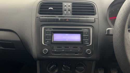 Used 2016 Volkswagen Polo Comfortline 1.2L (P) Petrol Manual interior MUSIC SYSTEM & AC CONTROL VIEW