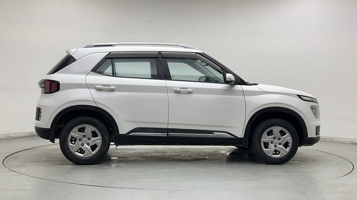 Used 2022 Hyundai Venue SX 1.2 Petrol Petrol Manual exterior RIGHT SIDE VIEW
