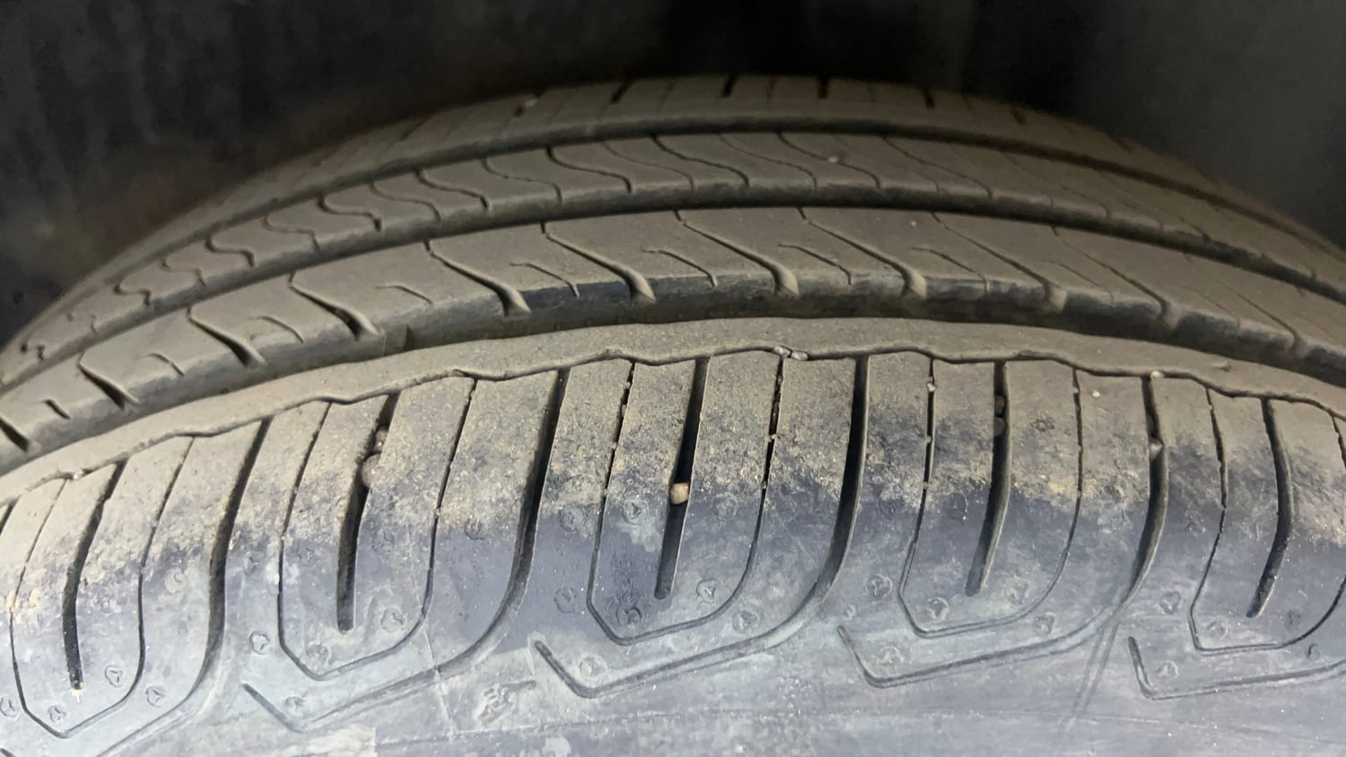 Used 2020 Volkswagen Polo Trendline 1.0L (P) Petrol Manual tyres LEFT REAR TYRE TREAD VIEW