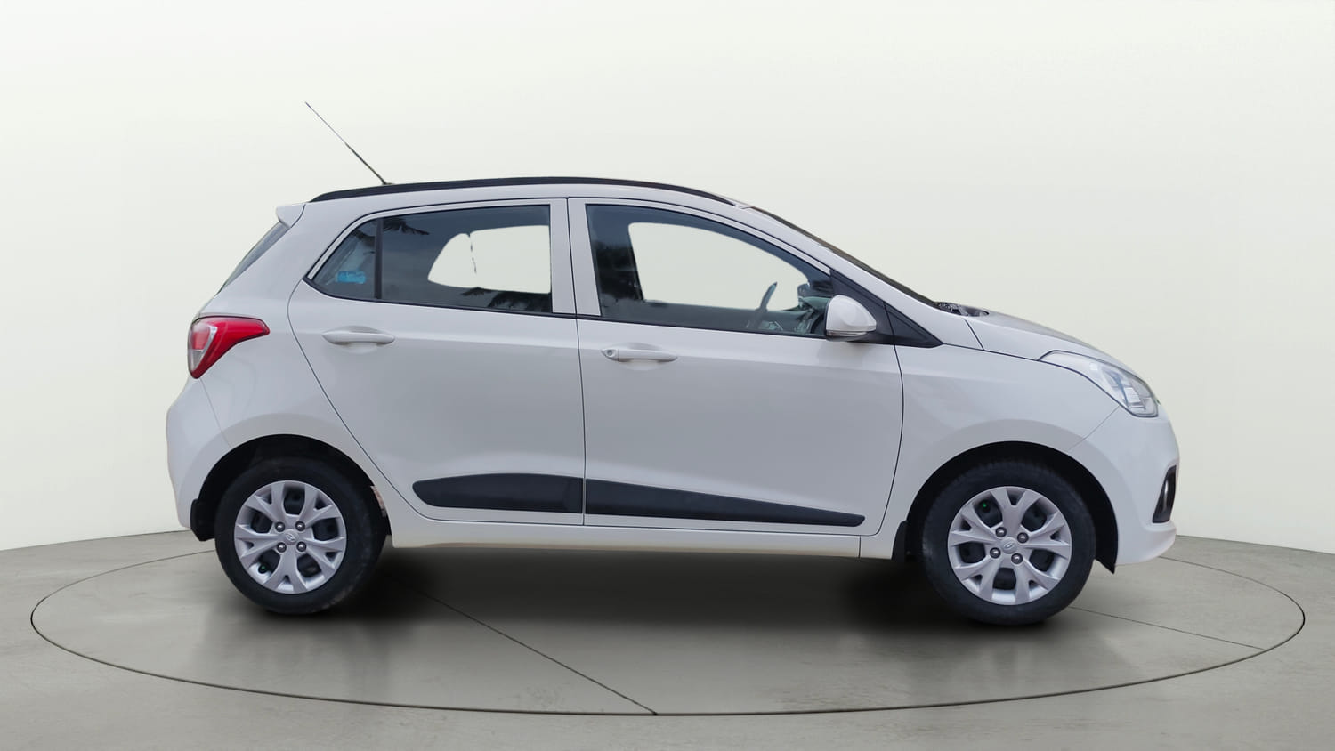 Used 2016 Hyundai Grand i10 Sportz 1.2 Kappa VTVT Petrol Manual exterior RIGHT SIDE VIEW