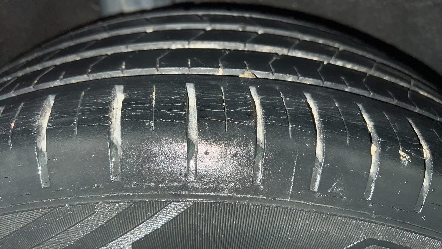 Used 2017 Maruti Suzuki Baleno Alpha 1.2 Petrol Manual tyres RIGHT REAR TYRE TREAD VIEW