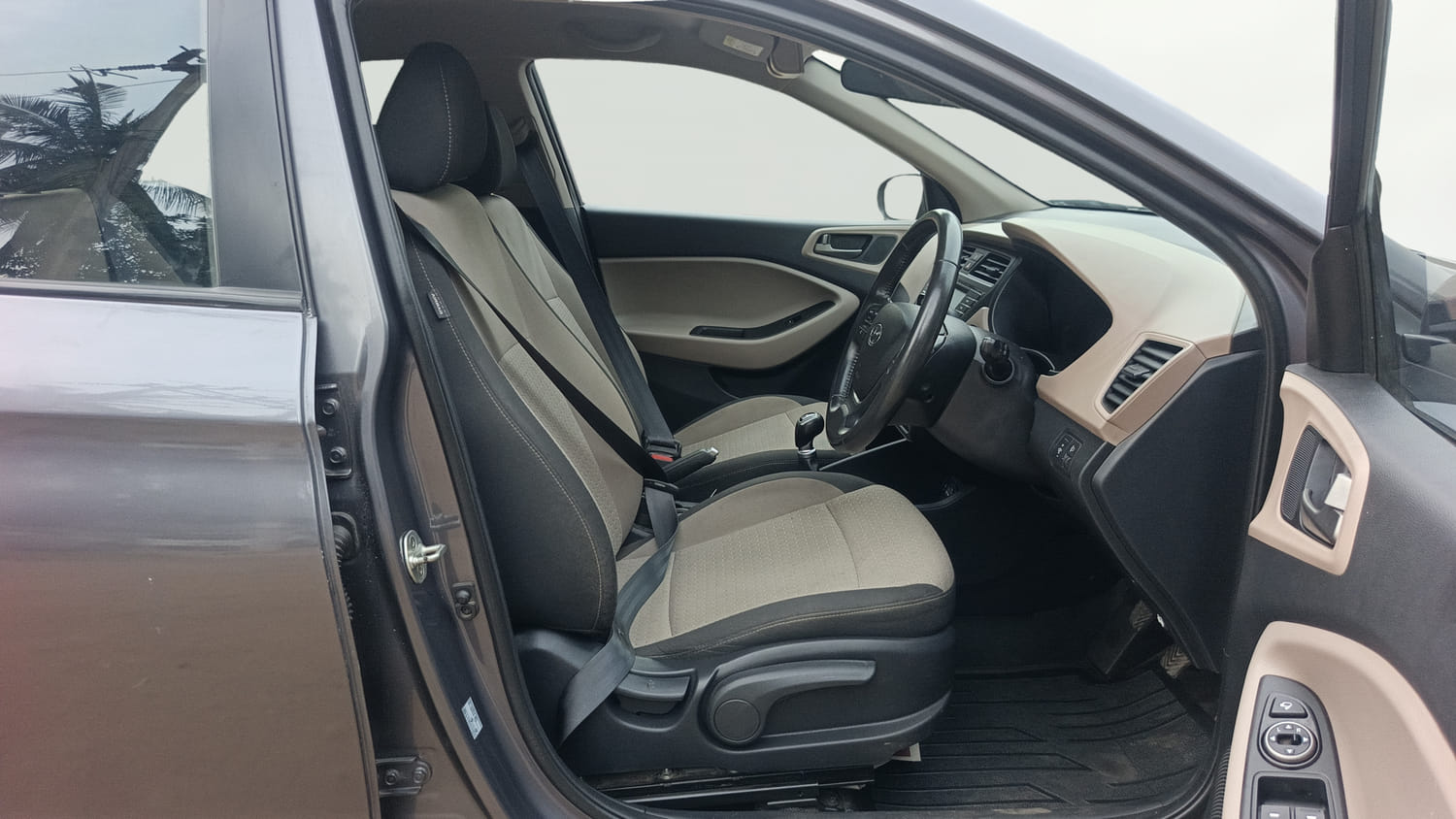 Used 2018 Hyundai Elite i20 Asta 1.2 Petrol Manual interior RIGHT SIDE FRONT DOOR CABIN VIEW