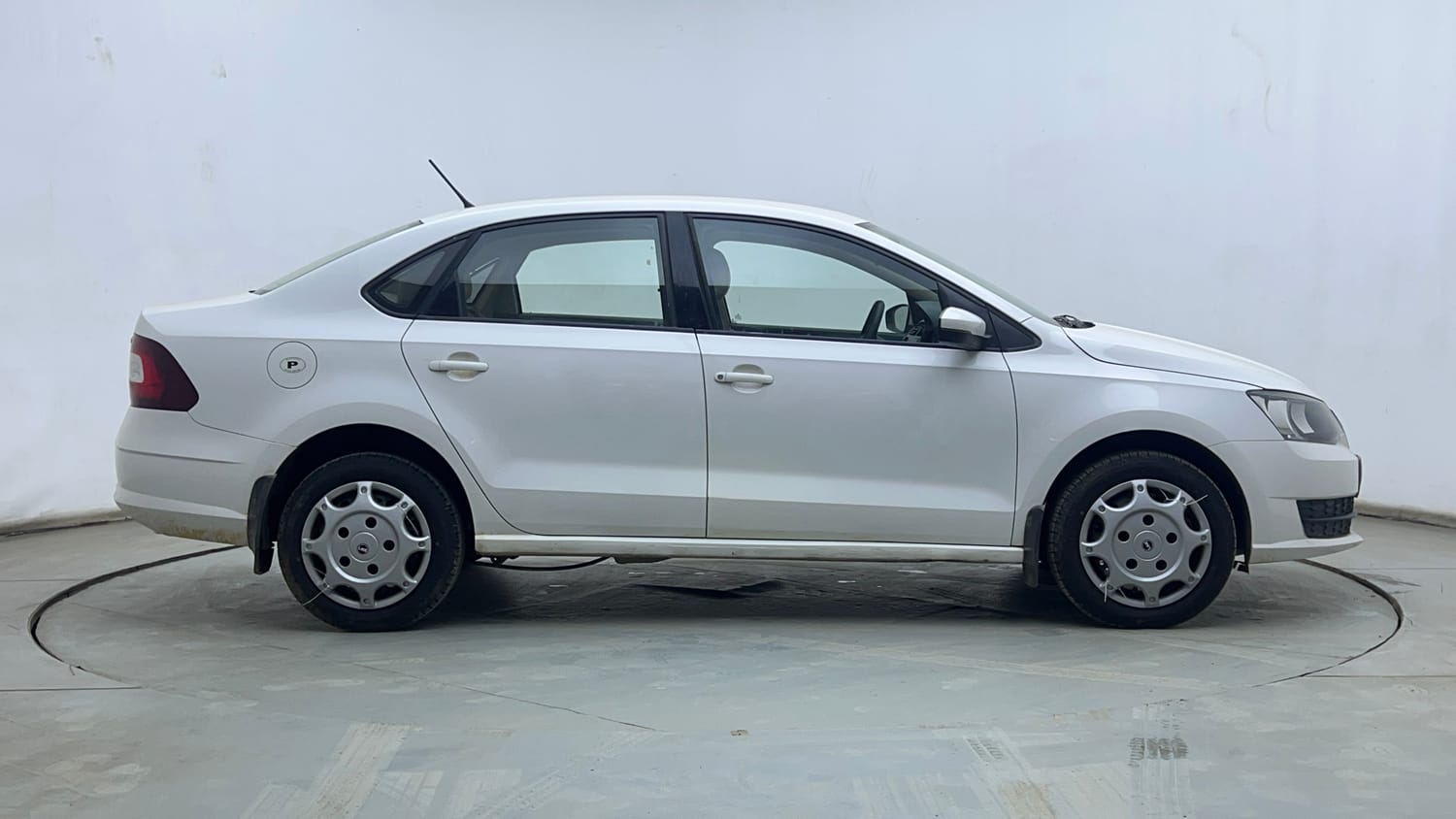 Used 2019 Skoda Rapid Active 1.6 MPI Petrol Manual exterior RIGHT SIDE VIEW