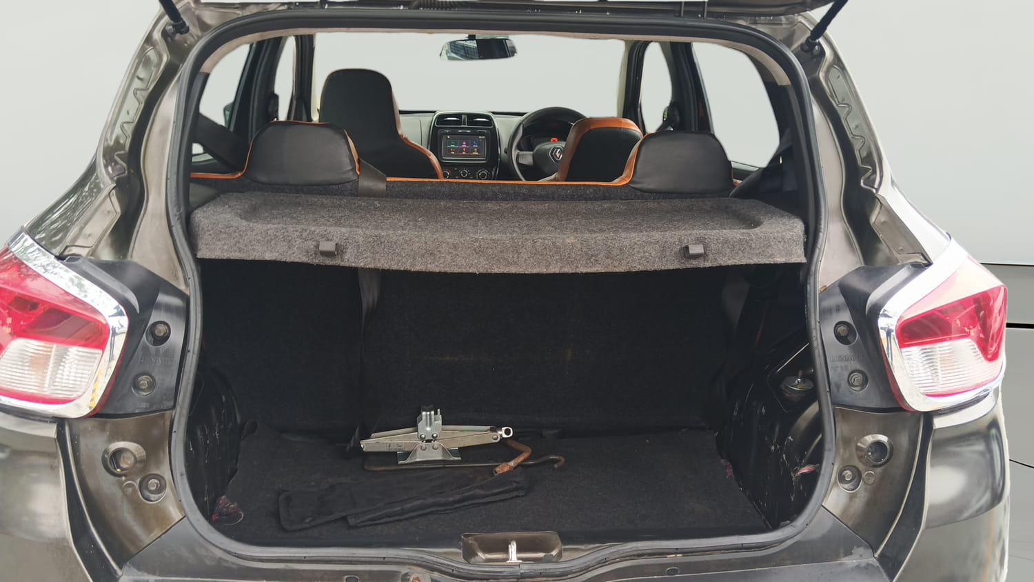 Used 2017 Renault Kwid 1.0 RXT Petrol Manual interior DICKY INSIDE VIEW