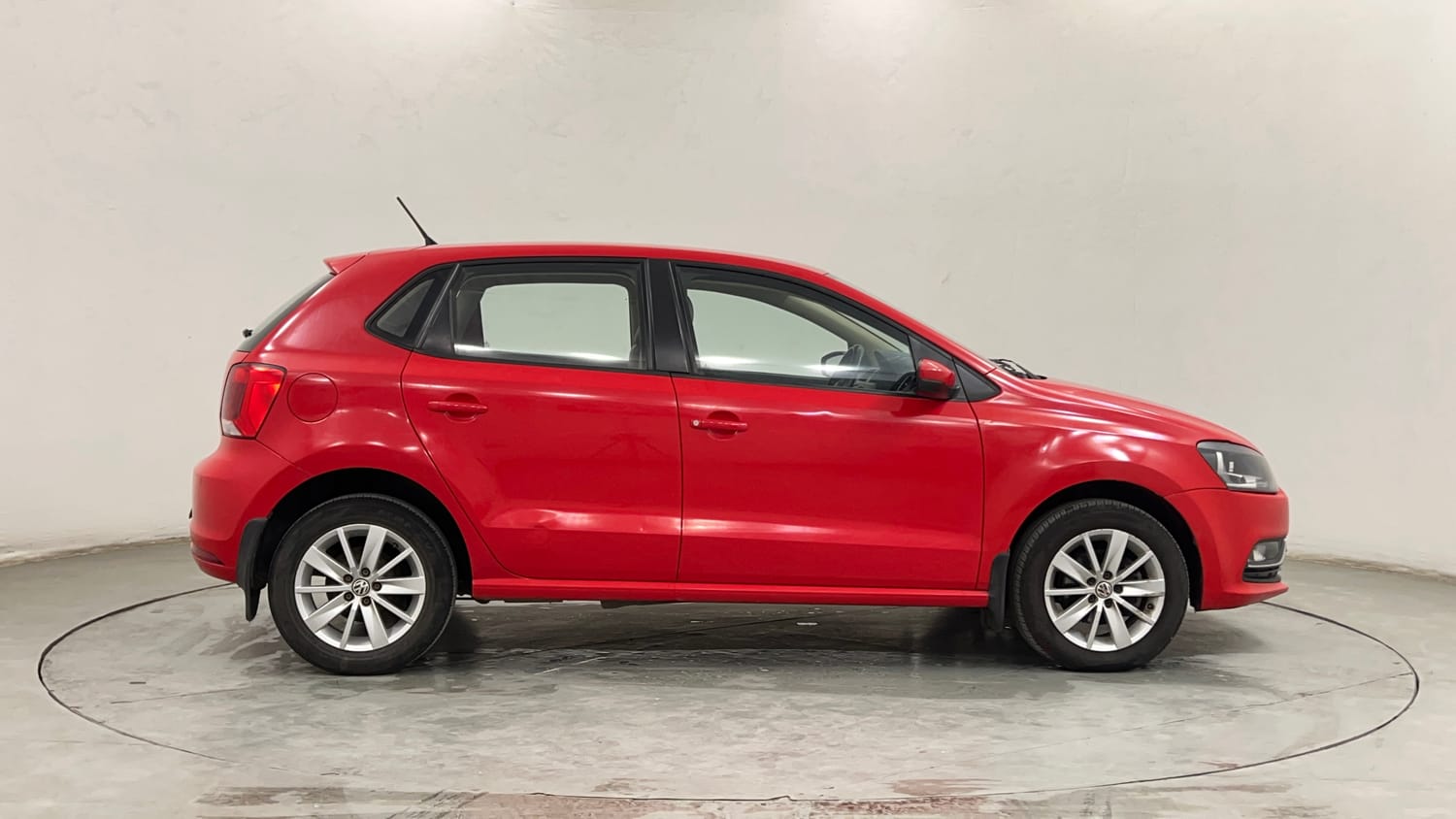 Used 2016 Volkswagen Polo Highline1.2L (P) Petrol Manual exterior RIGHT SIDE VIEW