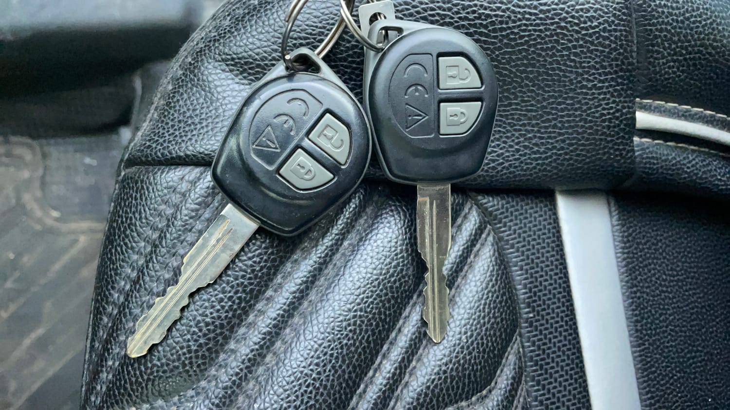 Used 2022 Maruti Suzuki Swift VXi Petrol Manual extra CAR KEY VIEW