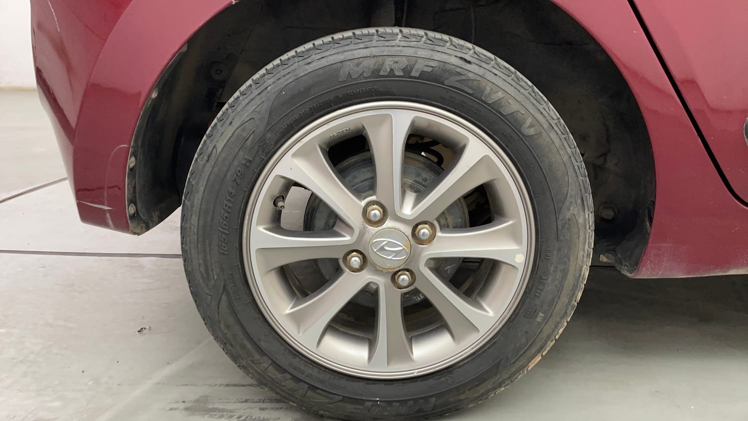 Used 2017 Hyundai Grand i10 Asta 1.2 Kappa VTVT Petrol Manual tyres RIGHT REAR TYRE RIM VIEW