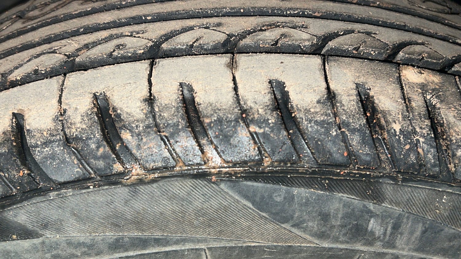 Used 2015 Hyundai Grand i10 Sportz 1.2 Kappa VTVT Petrol Manual tyres LEFT FRONT TYRE TREAD VIEW