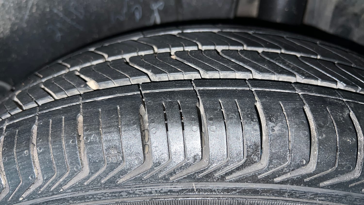 Used 2017 Maruti Suzuki Swift Lxi (O) Petrol Manual tyres LEFT REAR TYRE TREAD VIEW