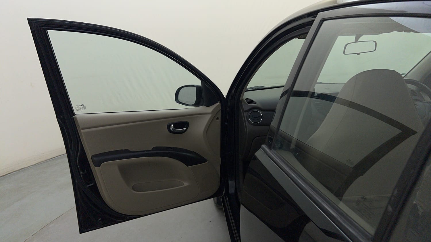 Used 2013 Hyundai i10 Sportz 1.2 Kappa2 Petrol Manual interior LEFT FRONT DOOR OPEN VIEW