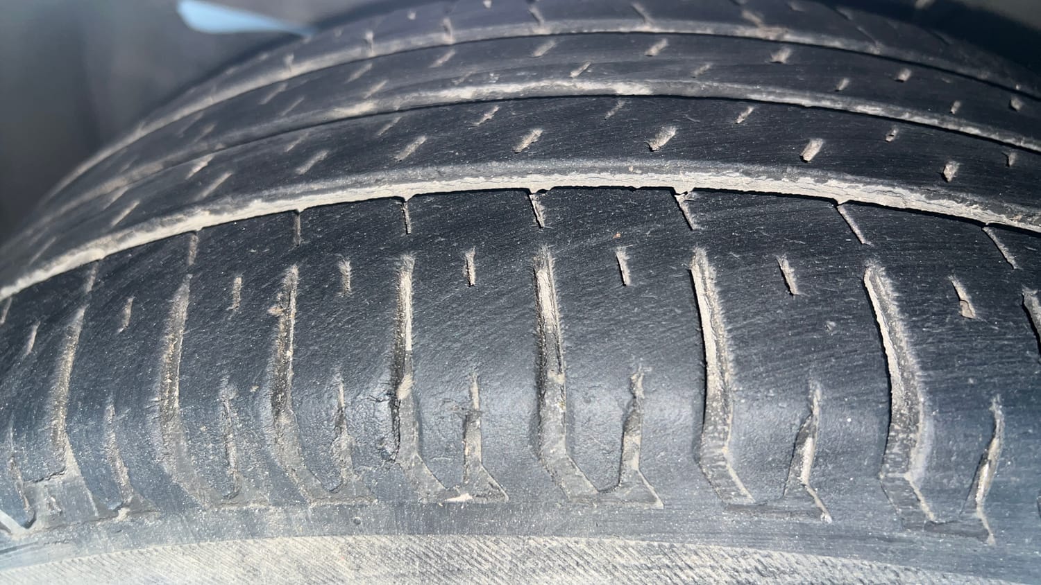 Used 2019 Maruti Suzuki Dzire ZXi AMT Petrol Automatic tyres LEFT FRONT TYRE TREAD VIEW