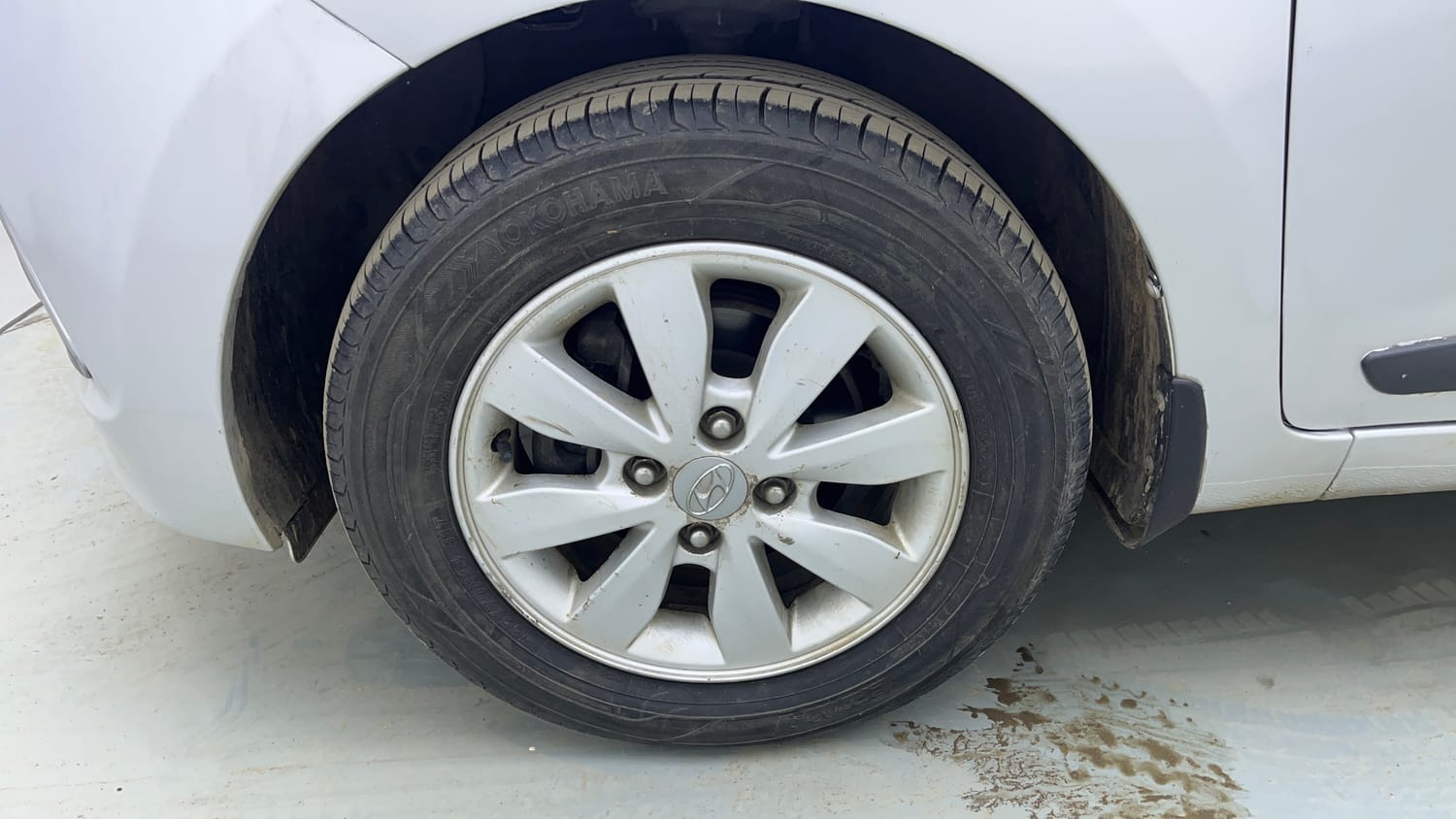 Used 2015 Hyundai Xcent S 1.2 (O) Petrol Manual tyres LEFT FRONT TYRE RIM VIEW
