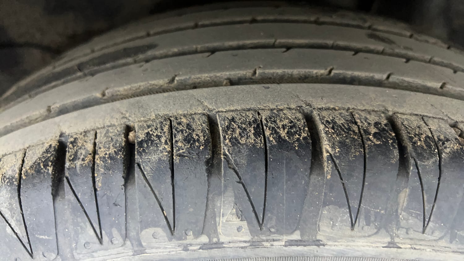 Used 2022 Kia Sonet Anniversary Edition 1.0 DCT Petrol Automatic tyres LEFT REAR TYRE TREAD VIEW