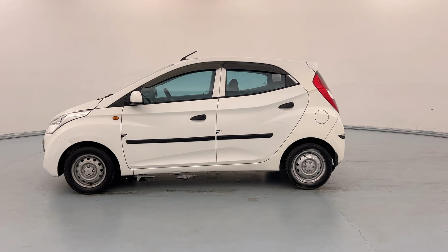 Used 2018 Hyundai Eon Era + AirBag Petrol Manual exterior LEFT SIDE VIEW