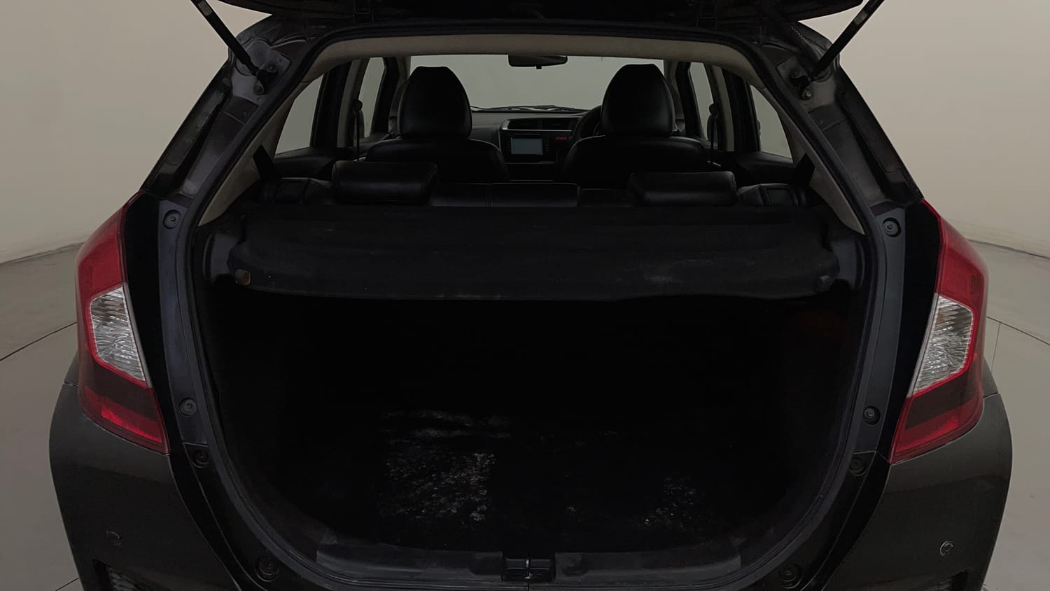 Used 2016 Honda Jazz VX Diesel Diesel Manual interior DICKY INSIDE VIEW