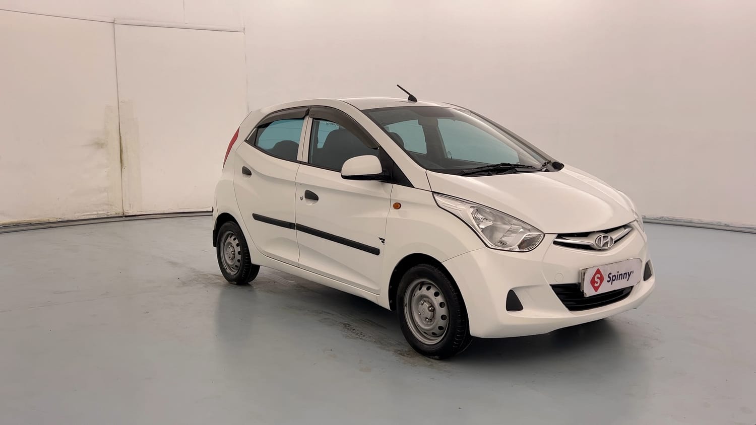 Used 2018 Hyundai Eon Era + AirBag Petrol Manual exterior RIGHT FRONT CORNER VIEW