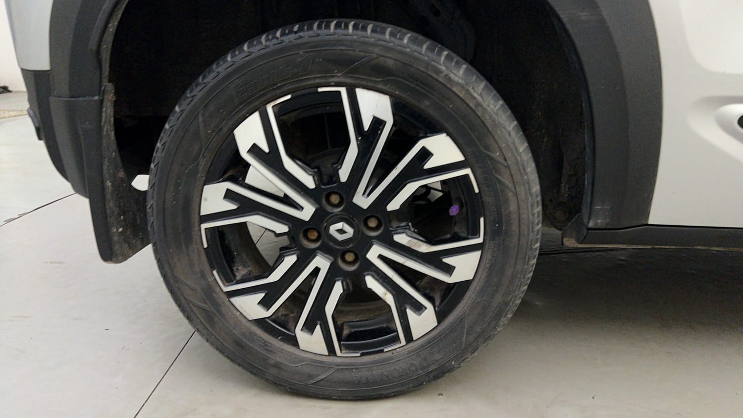 Used 2021 Renault Kiger RXZ 1.0 Turbo MT CNG (Outside Fitted) Cng Manual tyres RIGHT REAR TYRE RIM VIEW