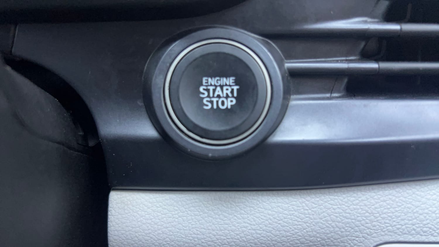 Used 2024 Hyundai New i20 Asta (O) 1.2 IVT Petrol Automatic top_features Keyless start