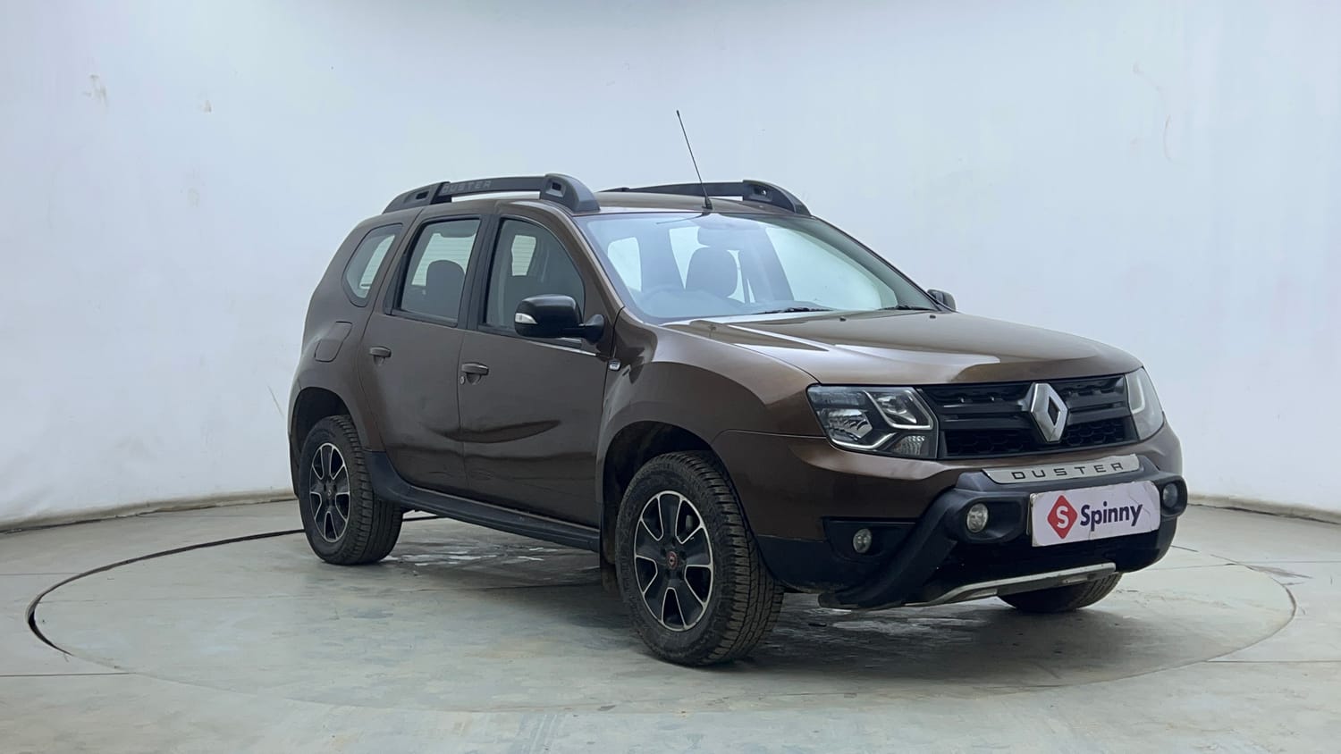 Used 2017 Renault Duster 85 PS RXS 4X2 MT Diesel Diesel Manual exterior RIGHT FRONT CORNER VIEW