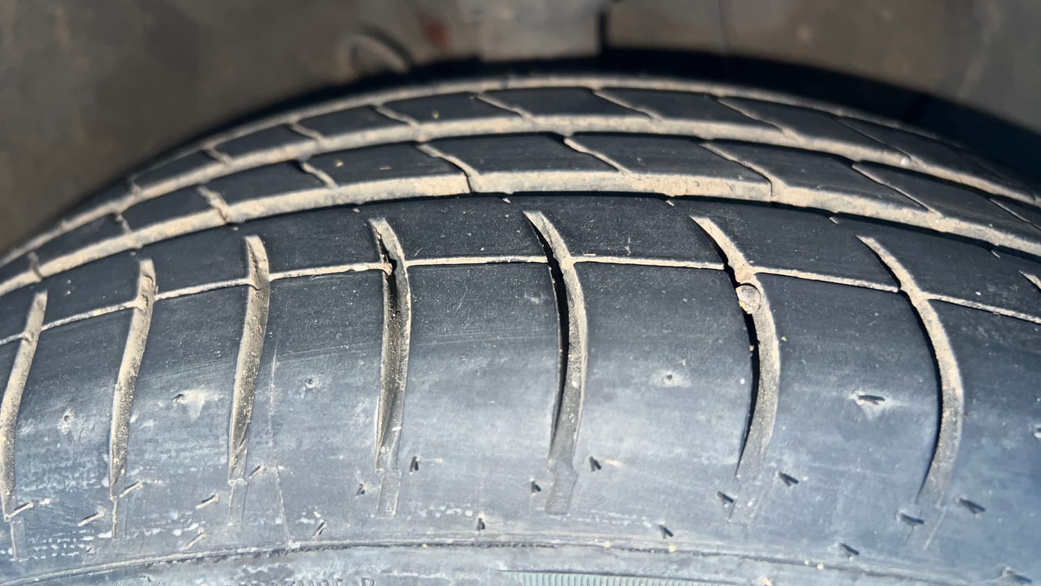 Used 2018 Hyundai Elite i20 Magna Executive 1.2 Petrol Manual tyres RIGHT FRONT TYRE TREAD VIEW