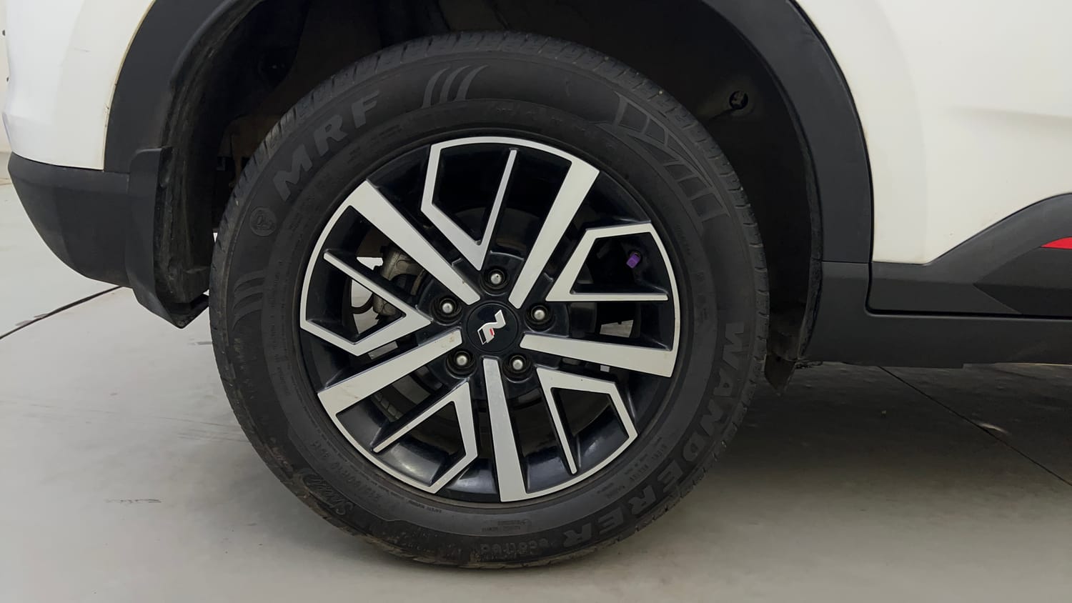 Used 2024 Hyundai Venue N-Line N8 DCT Petrol Automatic tyres RIGHT REAR TYRE RIM VIEW