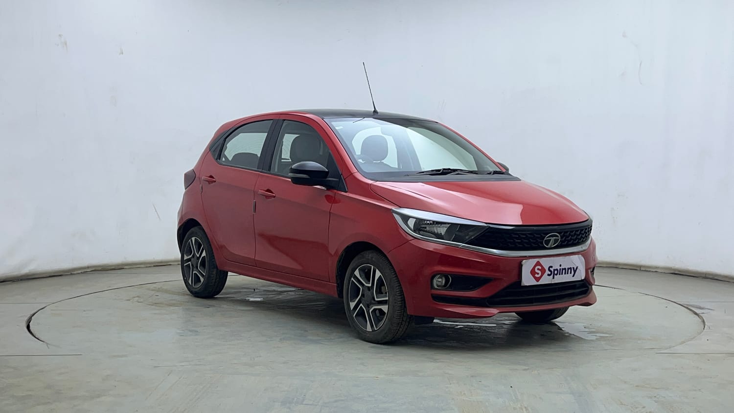 Used 2021 Tata Tiago XZA Plus Petrol Automatic exterior RIGHT FRONT CORNER VIEW
