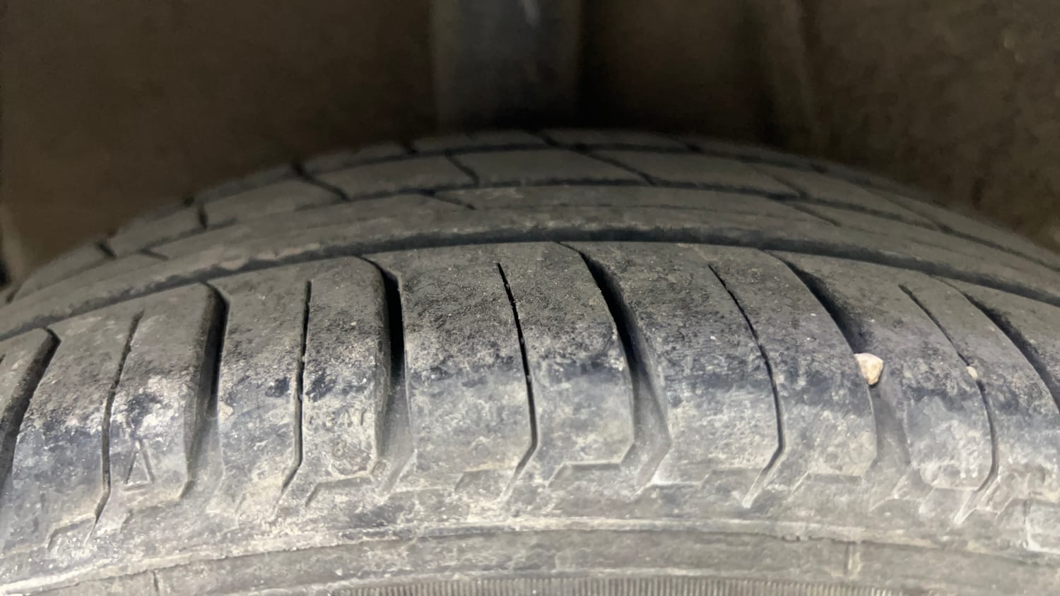 Used 2020 Hyundai Aura SX Plus 1.2 AMT Petrol Petrol Automatic tyres RIGHT REAR TYRE TREAD VIEW