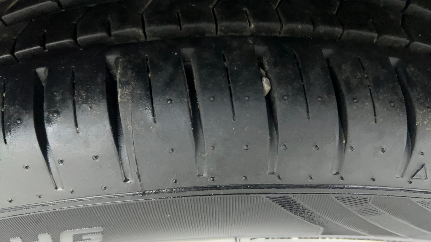 Used 2019 Maruti Suzuki Baleno Alpha Petrol Manual tyres RIGHT REAR TYRE TREAD VIEW