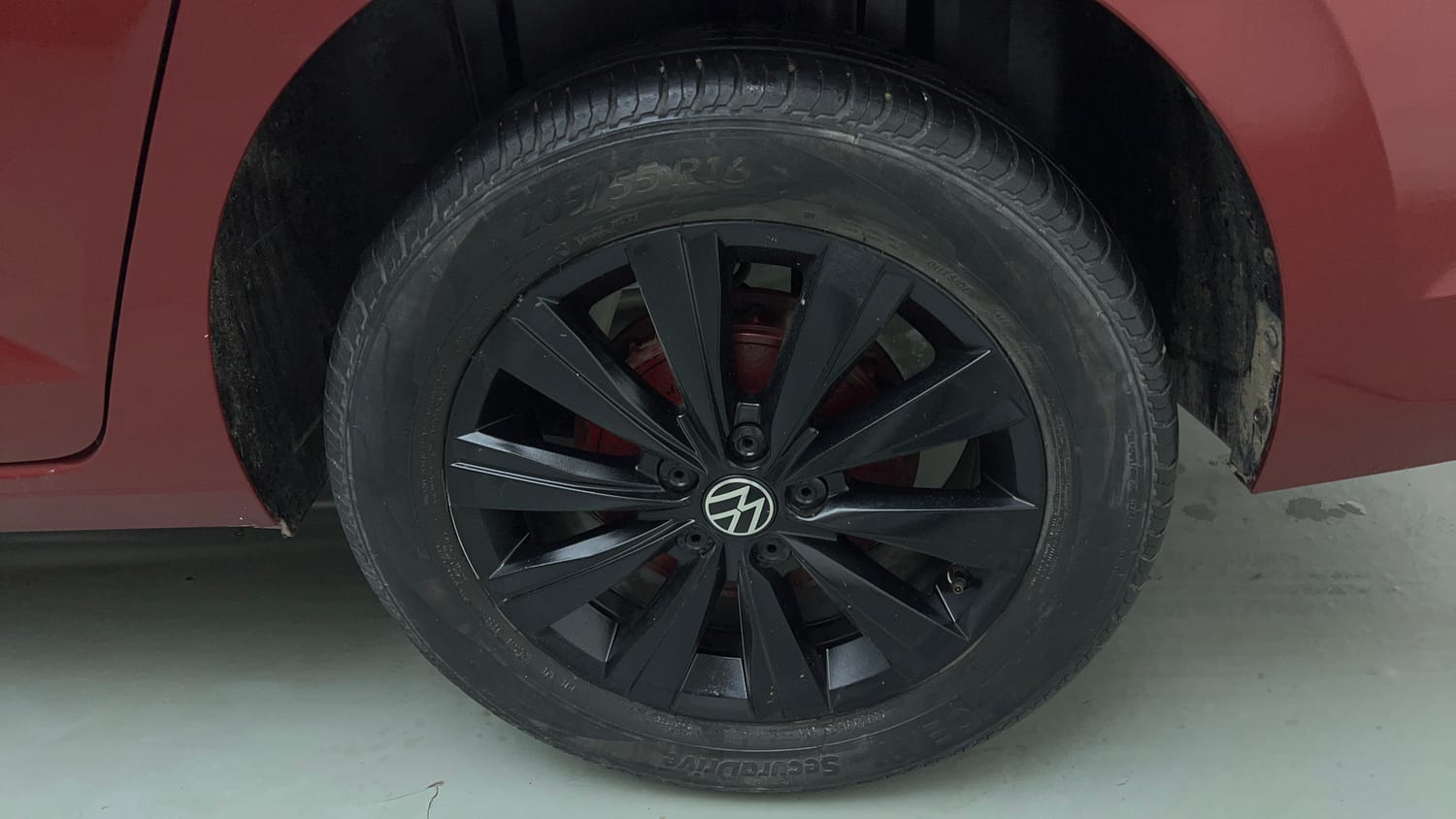 Used 2023 Volkswagen Virtus Highline 1.0 TSI MT Petrol Manual tyres LEFT REAR TYRE RIM VIEW