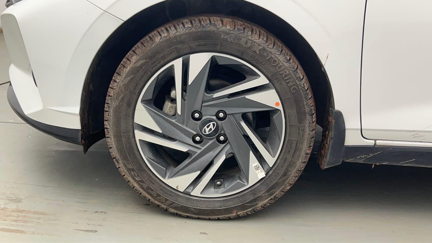 Used 2022 Hyundai New i20 Asta (O) 1.2 MT Petrol Manual tyres LEFT FRONT TYRE RIM VIEW