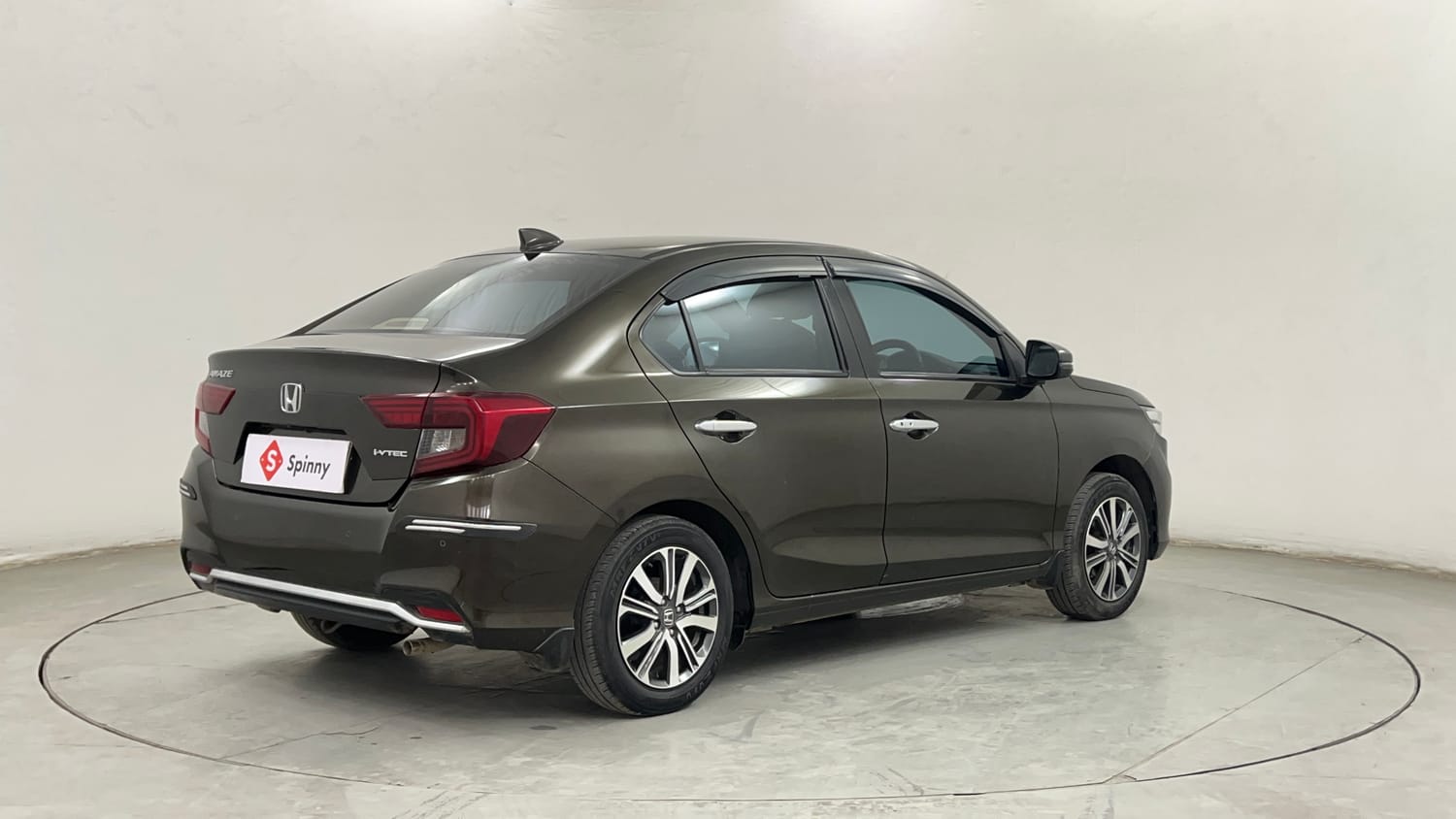 Used 2024 Honda Amaze 1.2 VX i-VTEC CNG (Outside Fitted) Cng Manual exterior RIGHT REAR CORNER VIEW