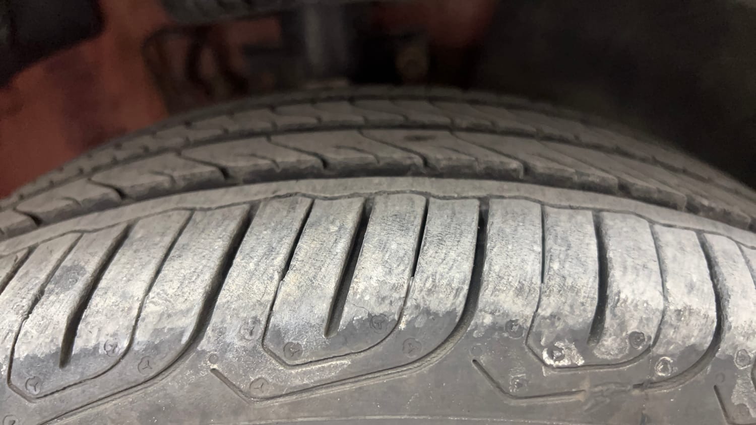 Used 2016 Volkswagen Polo Highline1.2L (P) Petrol Manual tyres RIGHT FRONT TYRE TREAD VIEW