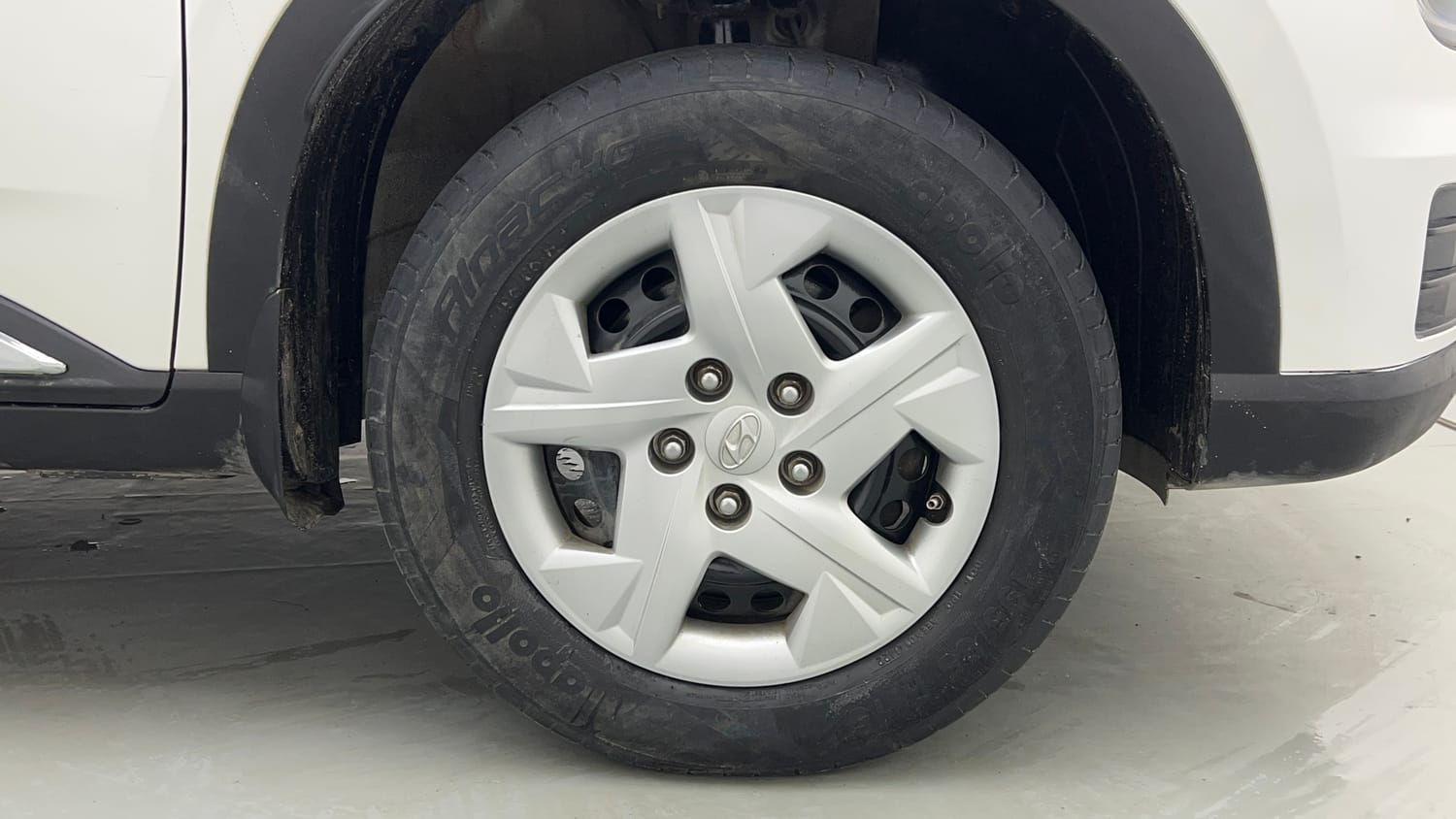 Used 2022 Hyundai Venue SX 1.2 Petrol Petrol Manual tyres RIGHT FRONT TYRE RIM VIEW