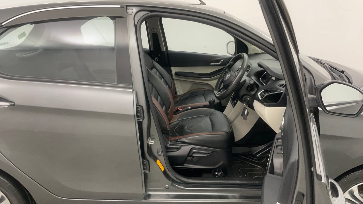 Used 2022 Tata Tiago Revotron XZ Plus Cng (outside fitted) Cng Manual interior RIGHT SIDE FRONT DOOR CABIN VIEW