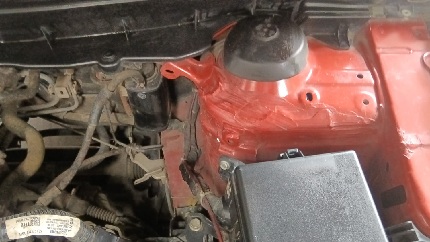 Used 2022 Maruti Suzuki Brezza ZXi Plus Petrol Manual engine ENGINE LEFT SIDE HINGE & APRON VIEW
