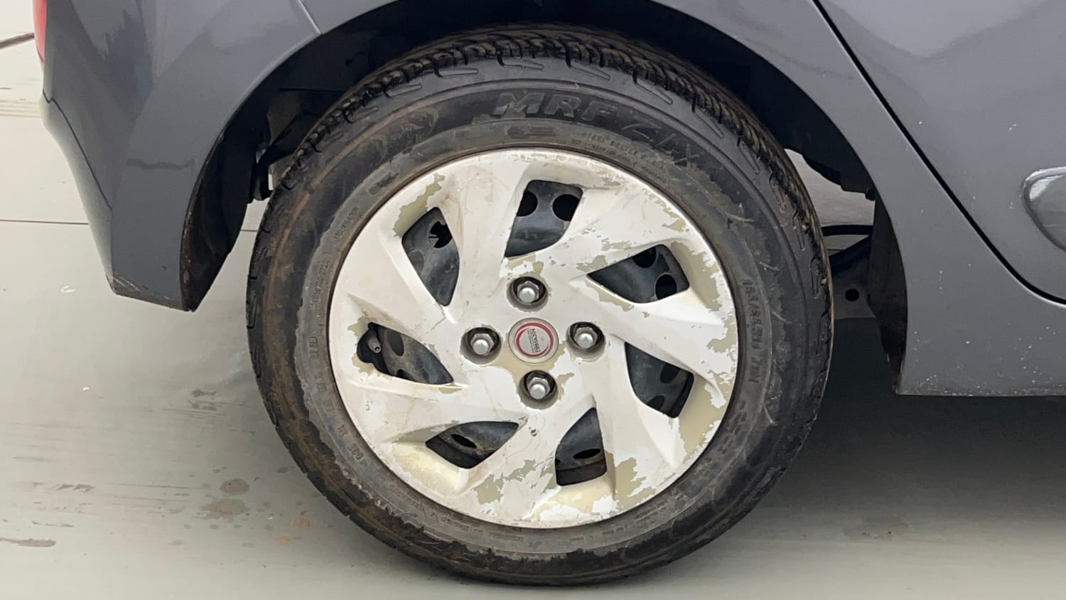 Used 2015 Hyundai Grand i10 Sportz 1.2 Kappa VTVT Petrol Manual tyres RIGHT REAR TYRE RIM VIEW